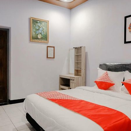 Hotel Palem 1 Syariah Redpartner Malang Kültér fotó