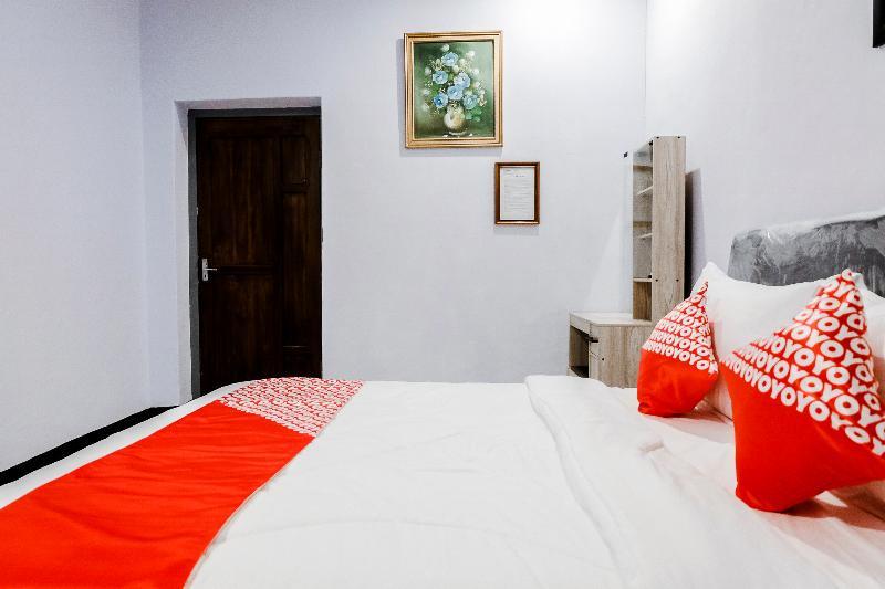 Hotel Palem 1 Syariah Redpartner Malang Kültér fotó